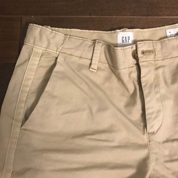 Khaki girlfriend shorts, mid-length and stretchy - Picture 2 of 4